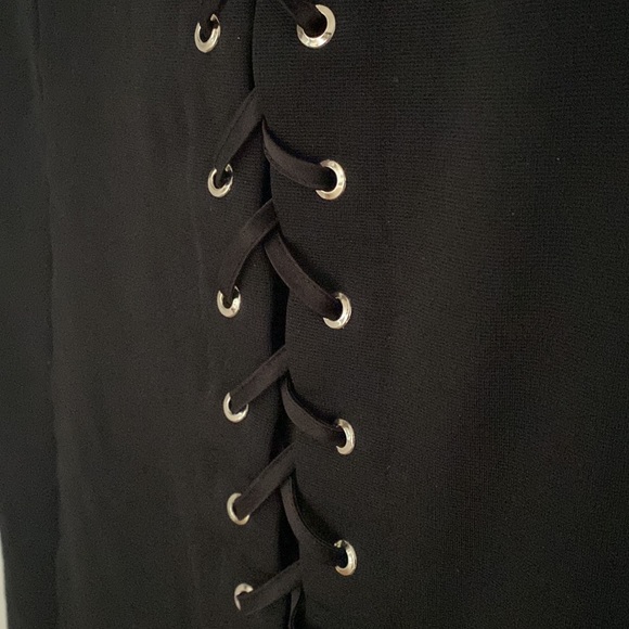 Knee length fitted dress - Picture 2 of 4